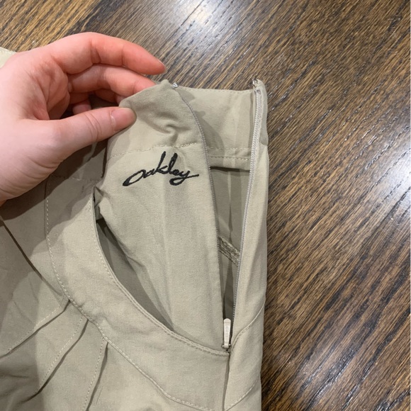Good Condition Women’s Oakley Shorts Size 2 Tan Colour - Picture 5 of 10
